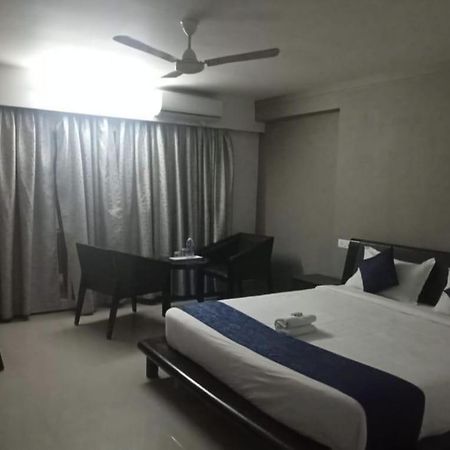Aec Residency Otel Alappuzha Dış mekan fotoğraf